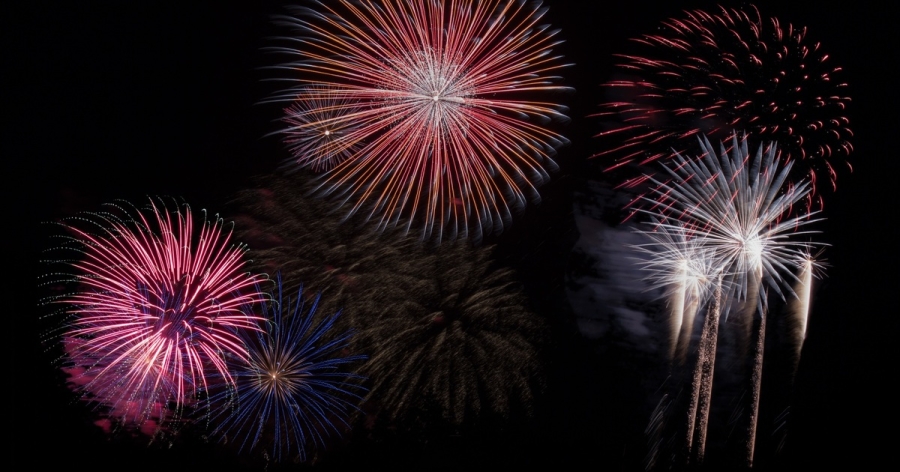 bal-des-pompiers-et-son-feu-d-artifice-365409-1200-630